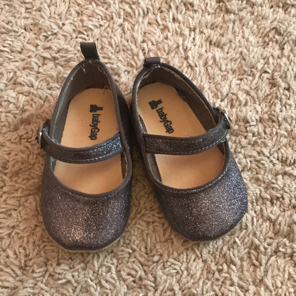 Gap Silver metallic soft Velcro shoe